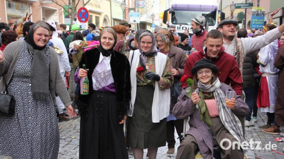 Der Burschenverein "Gemütlichkeit" Groschlattengrün war mit dem "Altenheim" unterwegs. Bild: kro