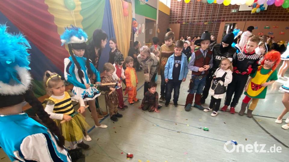 Die Kinder durften an verschiedenen Geschicklichkeitsspielen teilnehmen. Bild: nza