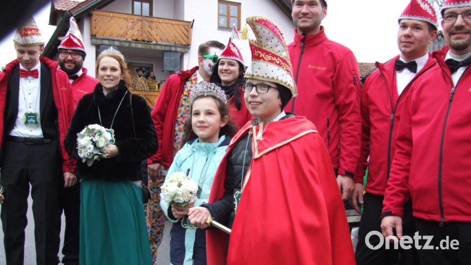 Das Kinderprinzenpaar: Laura I. und Michael I. sind sichtlich stolz Bild: zth