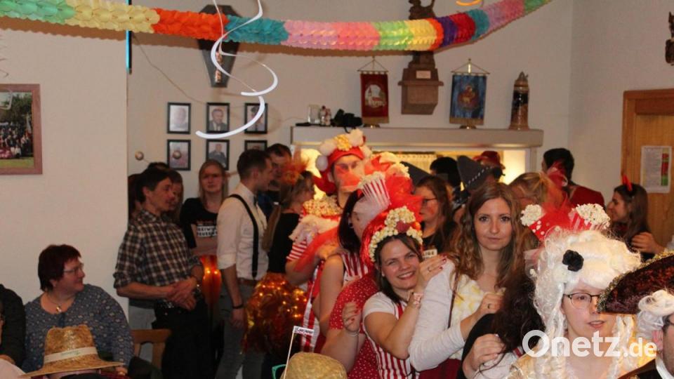 Eine Polonaise ging der Maskenprämierung voran. Bild: nis