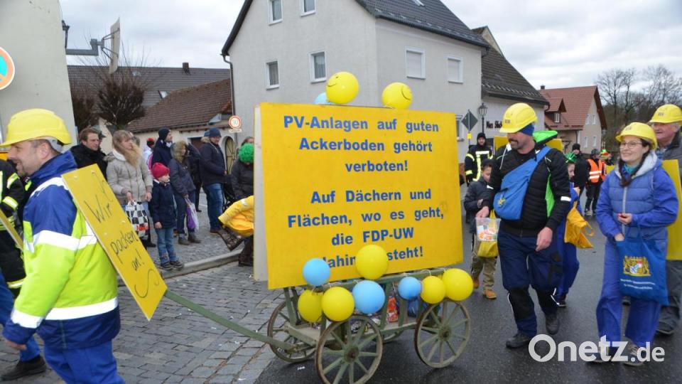 Den Mitgliedern der FDP/UW stören die PV-Anlagen auf gutem Grund und Boden. Bild: dob
