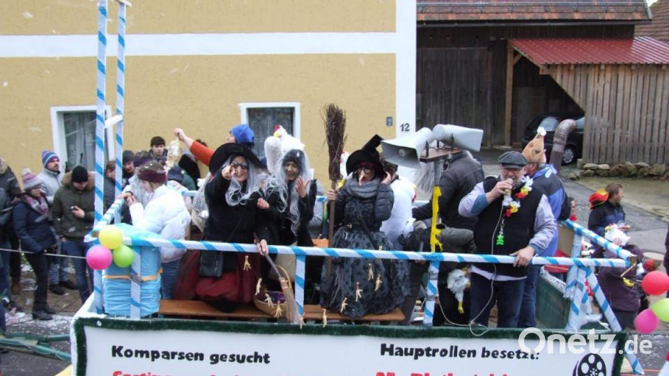 Das Dorf Seebarn hat sich als Film-Drehort etabliert: Für den neuen Streifen &quot;Hehnersuppentango&quot; werden am Aschermittwoch neue Komparsen gesucht. Bild: zth