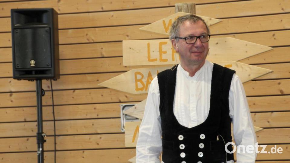 Richard Betz zu Beginn seines Ein-Mann-Theaters . Bild: fsb