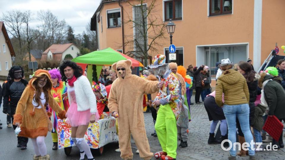 Zirkusreif war der Auftritt der Fußgruppe &quot;Muckes&quot; allemal. Bild: dob