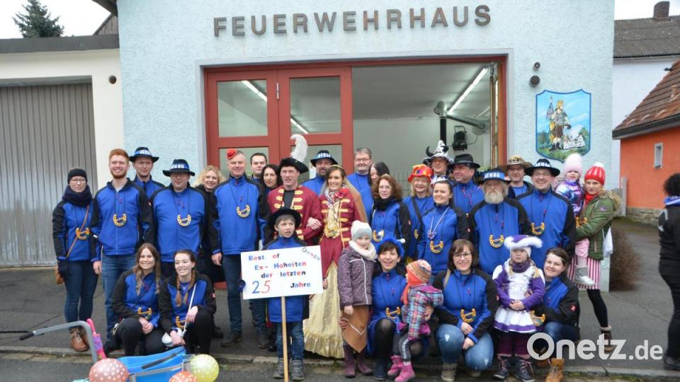 Alle Prinzenpaare der vergangenen 25 Jahre kamen diesmal zum Jubiläumsumzug zusammen. Bild: dob