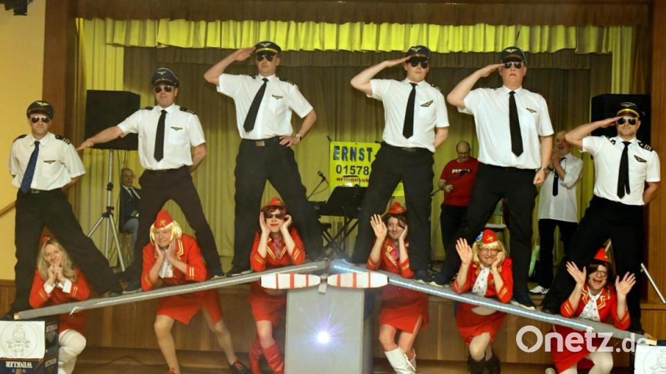 Der Auftritt der Michl-Boys brachte die Stimmung im Saal zum Kochen, die Damen waren begeistert. Bild: zig