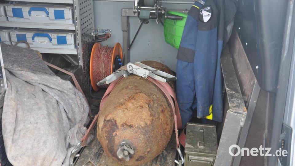 Nach der Entschärfung kam die Bombe in den Wagen des Kampfmittelräumdienstes Tauber. Bild: rti
