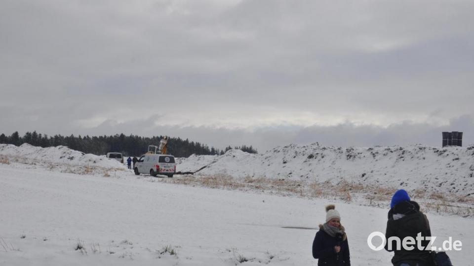 Bevor die Bombe entschärft wurde, durfte die Presse noch Drehen und Fotos machen. Bild: rti