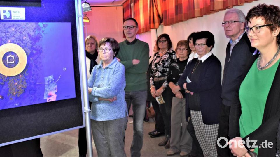 Im Grafenwöhrer Jugendheim gibt es noch bis Sonntag, 8. März, die Misereor-Hungertücher zu sehen. Die Ausstellung trägt den Titel &quot;Auf Tuchfühlung&quot;. Bild: rgr