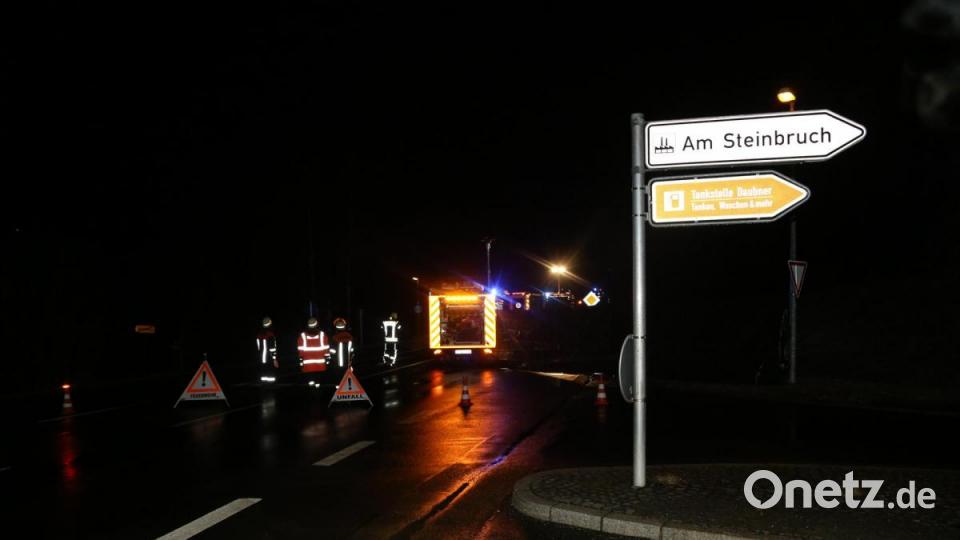 Der Unfall ereignete sich an der Einfahrt zum Gewerbegebiet "Am Steinbruch". Bild: Roland Wellenhoefer