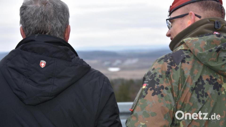 Beobachtung der Einschläge im Zielgebiet. Bild: exb/Mario Hönig