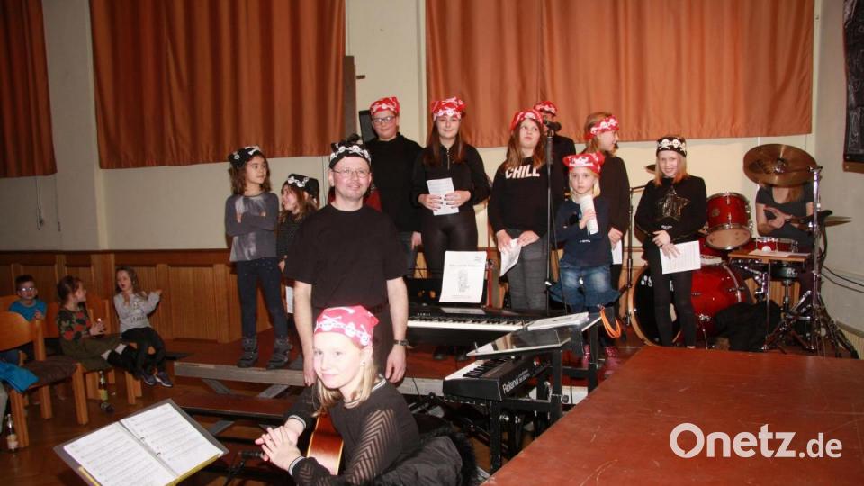 Dank der „Pfarreispatzen“ unter der Leitung von Werner Fritsch, wurde aus dem Kindermusical ein voller Erfolg. Bild: wro