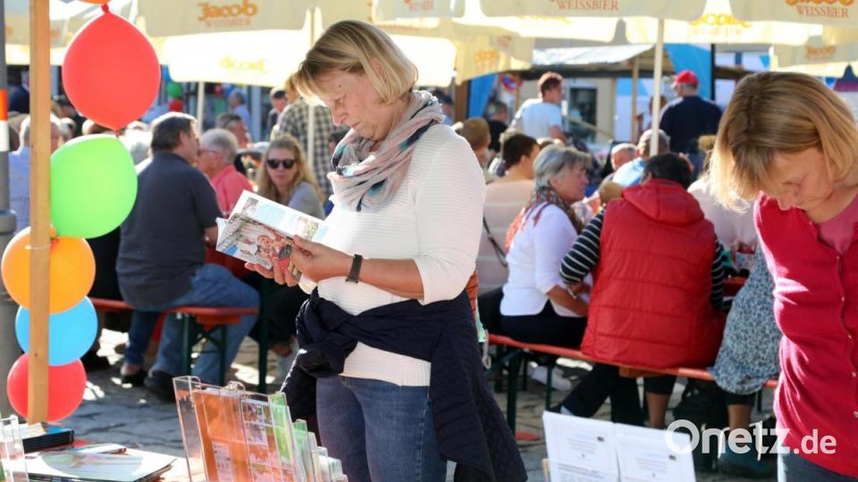 An zahlreichen Ständen informierten Einrichtungen über ihr Angbeot. Bild: Götz