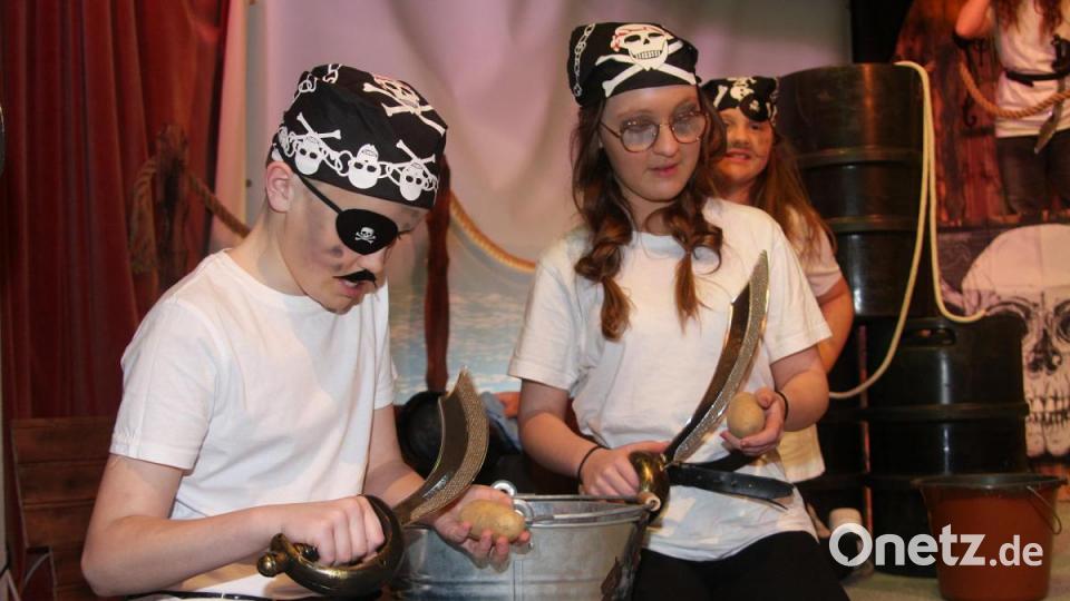 Kindermusical der &quot;Theaterfüxe&quot; der LSG Fuchsmühl - Uraufführung &quot;Claus und der Klabauter&quot; Bild: wro