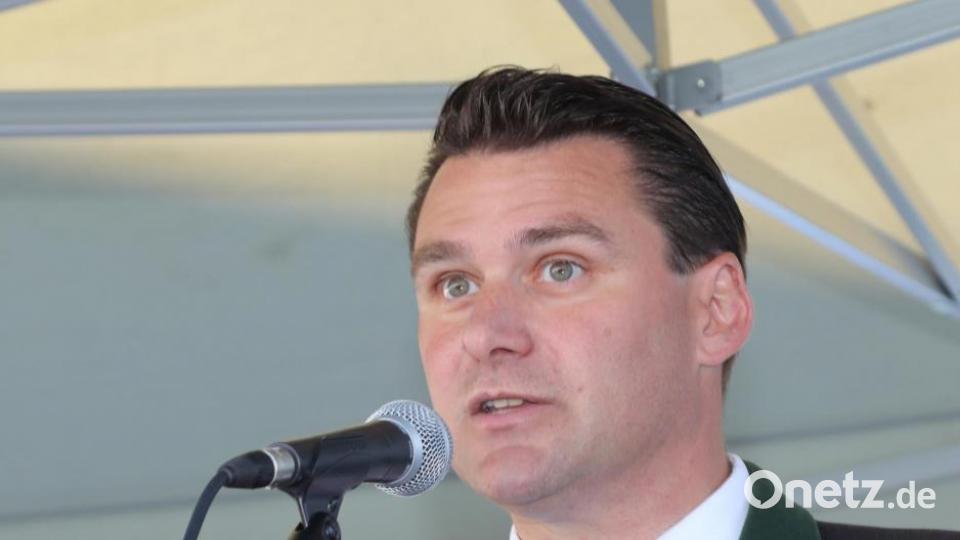 Landrat Thomas Ebeling hielt seine Rede zweisprachig. Bild: Götz