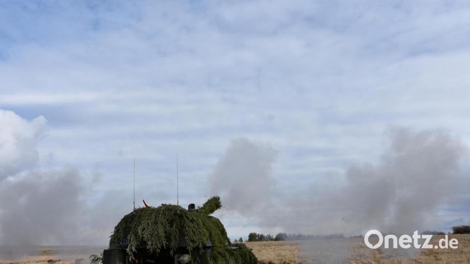 „3, 2, 1, Feuer !“: die Panzerhaubitze 2000 beim Schuss. Bild: exb/Mario Hönig