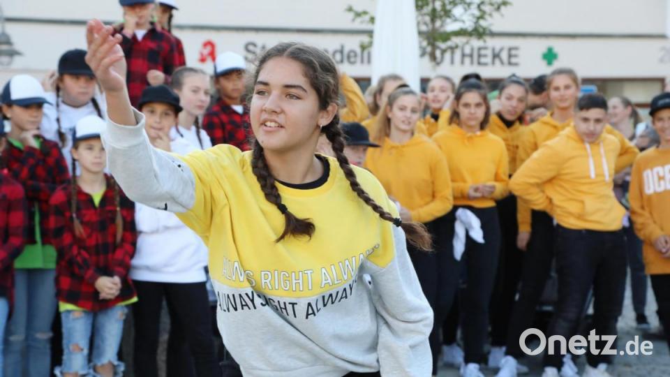 Die Tänzer der &quot;Beat Generation Sokolov&quot; gaben eine Kostprobe ihres Könnens. Bild: Götz