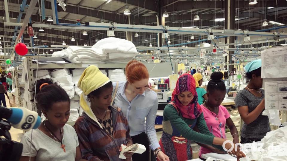 Barbara Meier besucht zusammen mit Entwicklungsminister Müller Textilfabriken in Äthiopien, Indien und Pakistan. Bild: exb