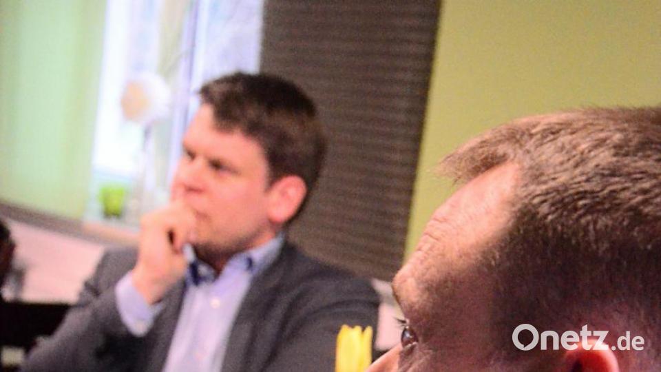 Zwei Kandidaten im Blick: (von links) Benjamin Zeitler und Jens Meyer. Bild: Kunz