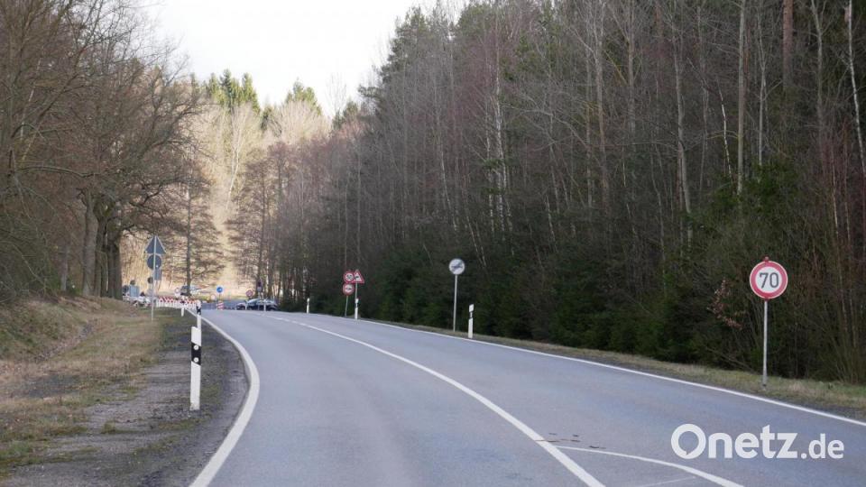 Durch den Geschwindigkeitstrichter bis auf 30 km/h werden die Autofahrer rechtzeitig auf die besondere Lage vorbereitet. Bild: hmr