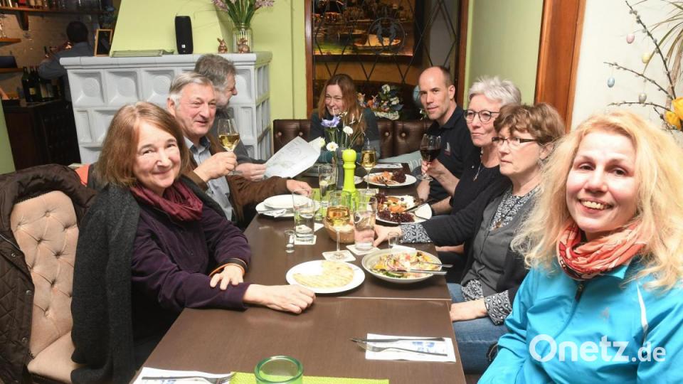Die Grünen um Sonja Schuhmacher (links) am Wahlabend. Bild: Gabi Schönberger