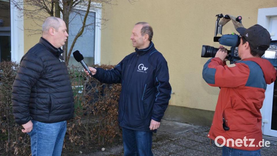 Nach der Wahl gab SPD-Landratskandidat Thomas Döhler OTV-Moderater Thomas Bärthlein ein Interview. Bild: jr