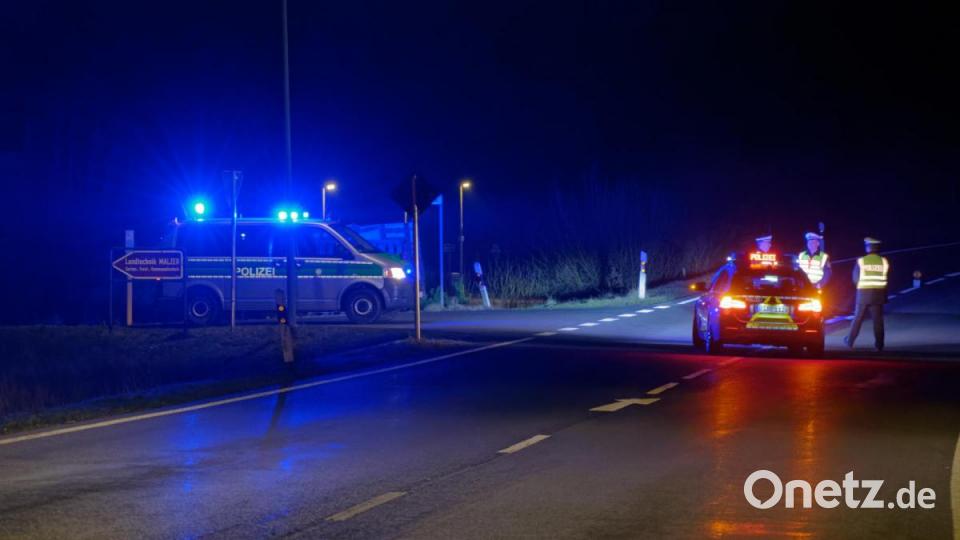 Die Polizei kontrolliert in Mitterteich die Einhaltung der Ausgangssperre. Bild: tr