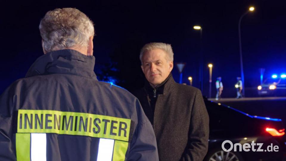 Innenminister Joachim Herrmann im Gespräch mit Bürgermeister Roland Grillmeier. Bild: tr