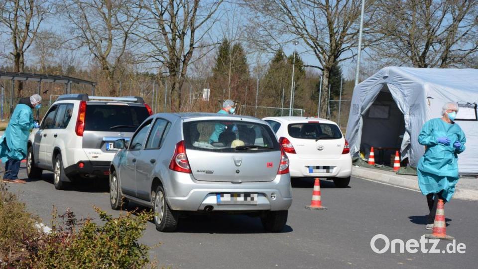 Erneut fand am Mittwoch ein groß angelegter Coronatest am Parkplatz des Tirschenreuther Gymnasiums statt. Bild: jr