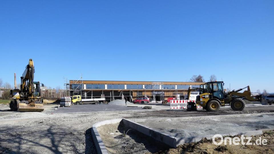 Auf der Baustelle für den neuen Rewe-Markt in Wiesau geht es weiter voran. Bild: ubb