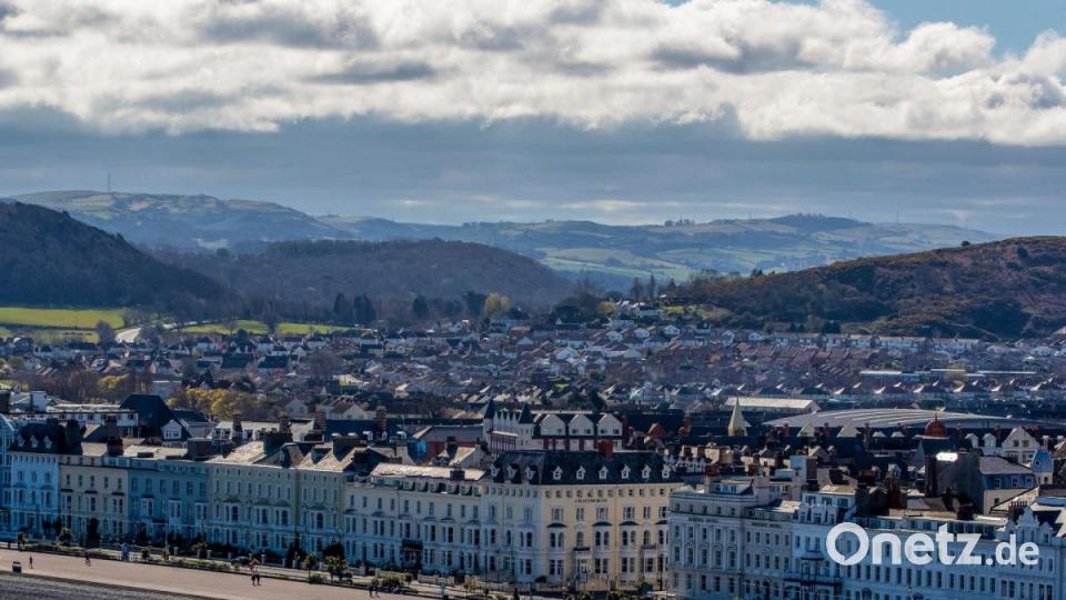 Die Strandpromenade von Llandudno ist angesichts der Ausgangsbeschränkungen fast menschenleer. Bild: Peter Byrne/PA Wire/dpa