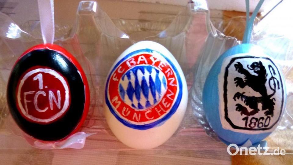 In trauter Dreisamkeit vereint: die Embleme der großen bayerischen Fußballclubs auf einem Bild: Rosa Blaß aus Sinnleithen denkt auch an die Ostersträuche von eingefleischten Fußballfans. Bild: Rosa Blaß