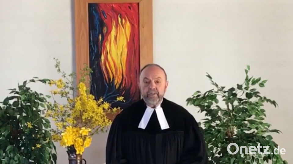 Auch Ruhestandspfarrer Werner Herrmann brachte sich in der Pfreimder Pauluskirche mit in den Gottesdienst ein. Bild: weu