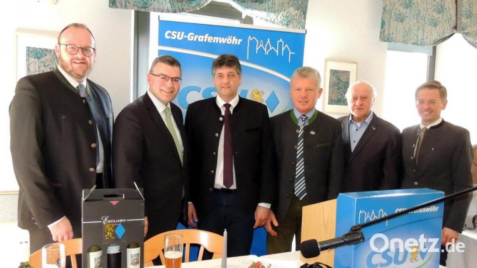 Beim Josefi-Frühschoppen blühte Josef Neubauer zu seinem Jahrestag auf und war ein gern gesehener Redner. Das Bild stammt vom Frühschoppen 2019 mit Landrat Andreas Meier, Staatskanzleichef Florian Herrmann, Bürgermeister Edgar Knobloch, Ortsvorsitzendem Gerald Morgenstern und Landtagsabgeordneten Tobias Reiß. Bild: exb