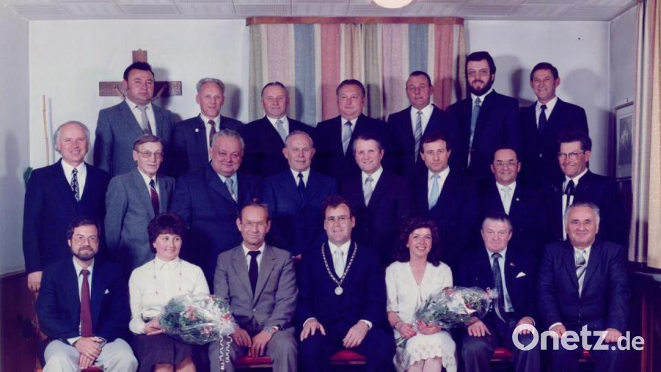 Der Grafenwöhrer Stadtrat von 1984 bis 1990. Josef Neubauer (Mitte, Dritter von rechts) gehörte dazu. Bild: sne/exb