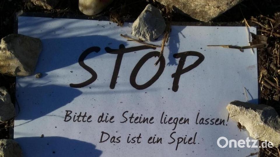 Ein Spiel in ernsten Zeiten: Diese Aufforderung zu einer gemeinsamen Aktion lässt sich auch mit viel Abstand realisieren. Bild: bl