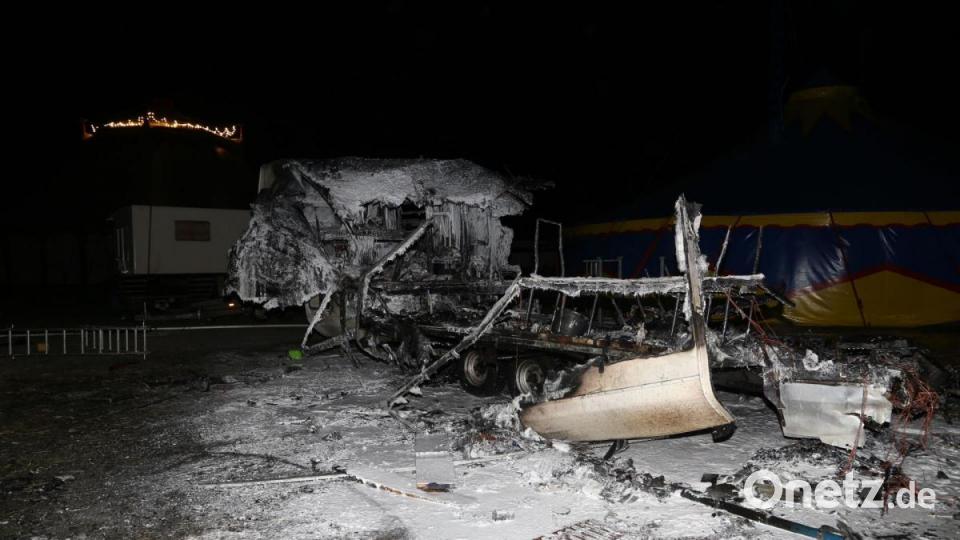Der Wohnwagen des &quot;Circus Moskau&quot; ist am durch den Brand vollständig zerstört worden. Bild: rw