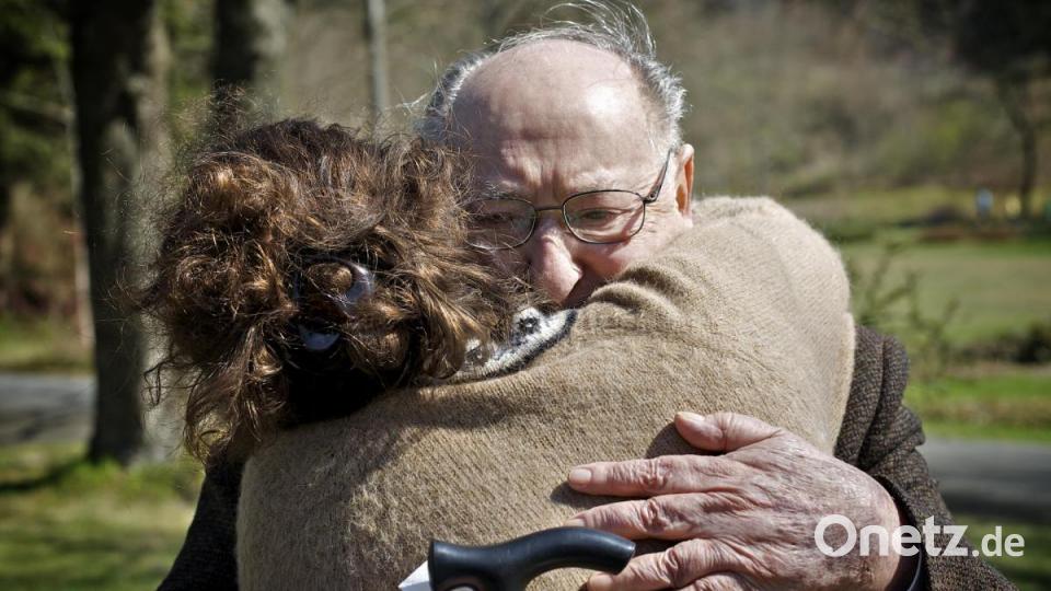 Manche sprechen vom „Spirit of Flossenbürg“. Aus Opfern und Zeitzeugen sind für viele in der Region Freunde geworden. Einer davon war Aleksander Laks, ein gebürtiger Pole, der einige Jahre nach der Befreiung nach Rio de Janeiro auswanderte und regelmäßig an Überlebendentreffen teilnahm. Er starb 2015. Bild: exb/KZ-Gedenkstätte Flossenbürg