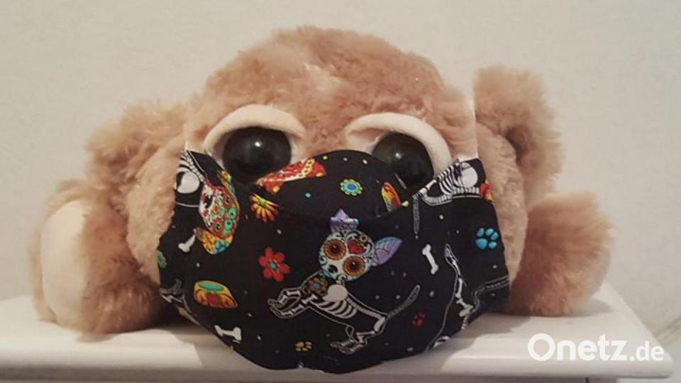 Kreativität in der Coronakrise: Bunte und originelle Mund-Nasen-Masken unserer Leser. Bild: Mädi Blümchentante Mare