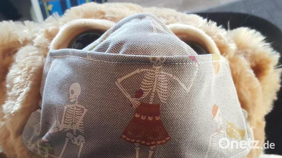 Kreativität in der Coronakrise: Bunte und originelle Mund-Nasen-Masken unserer Leser. Bild: Mädi Blümchentante Mare
