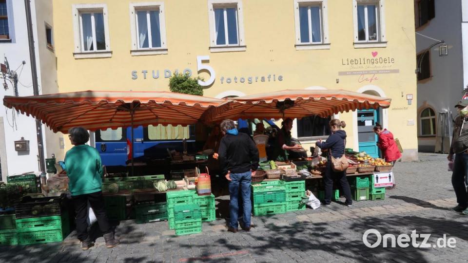 Wiedereröffnung des Weidener Wochenmarkts am Samstag. Bild: Kunz