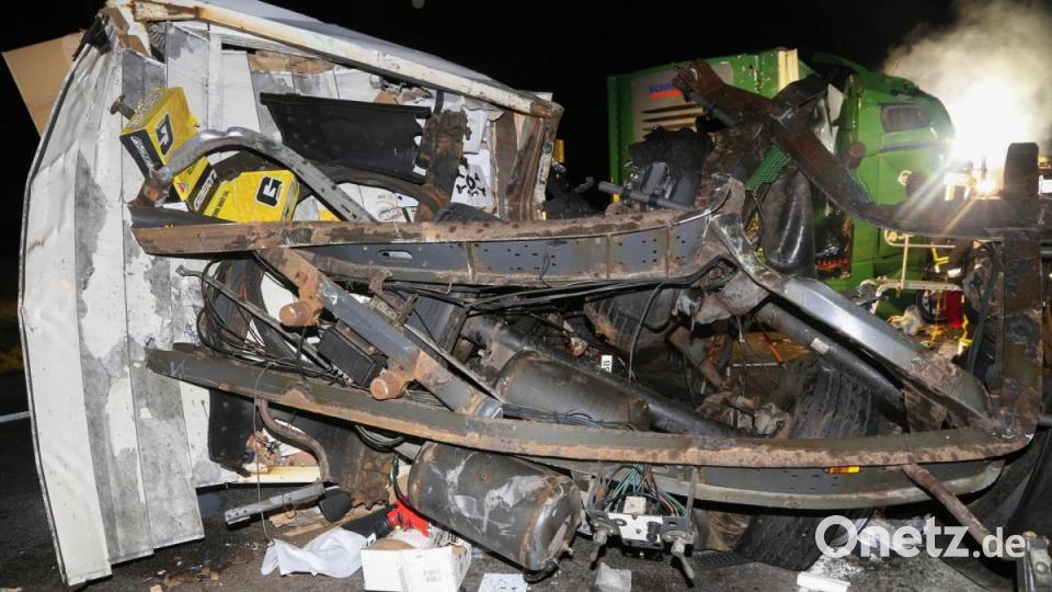 In der Nacht auf Donnerstag ereignete sich auf der Autobahn A93 zwischen Mitterteich Süd und Wiesau ein weiterer schwerer Unfall. Bild: Roland Wellenhoefer