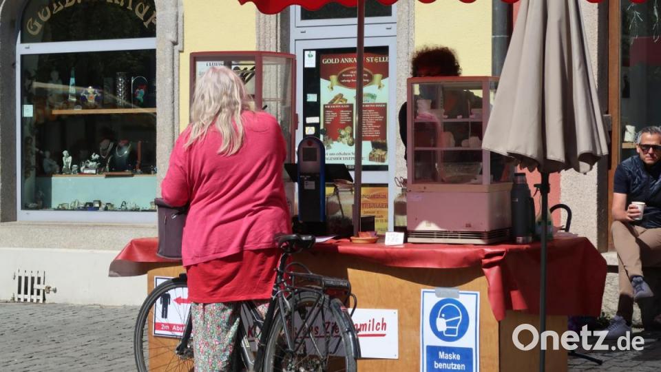 Wiedereröffnung des Weidener Wochenmarkts am Samstag. Bild: Kunz