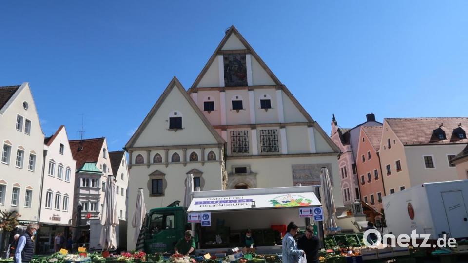 Händler sind nun auch vor dem Neuen Rathaus zu finden. Bild: Kunz