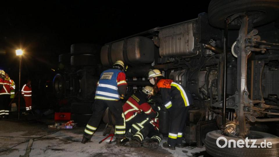 In der Nacht auf Donnerstag ereignete sich auf der Autobahn A93 zwischen Mitterteich Süd und Wiesau ein weiterer schwerer Unfall. Bild: Roland Wellenhoefer