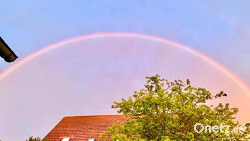 Unsere Leser haben uns Bilder von der Wetterschau am Donnerstagabend geschickt. Bild: Nanni Koch