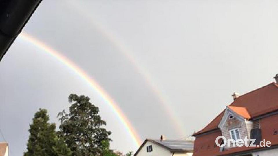 Unsere Leser haben uns Bilder von der Wetterschau am Donnerstagabend geschickt. Bild: Johann Pfab