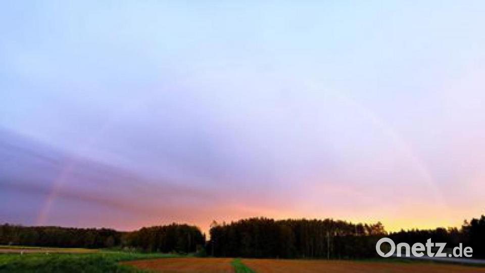 Unsere Leser haben uns Bilder von der Wetterschau am Donnerstagabend geschickt. Bild: Stefan Ert