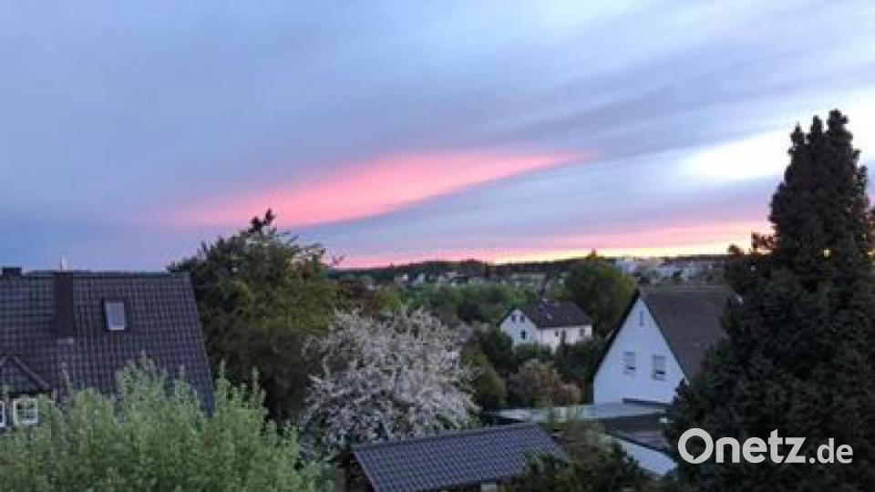 Unsere Leser haben uns Bilder von der Wetterschau am Donnerstagabend geschickt. Bild: Susi Wismeth