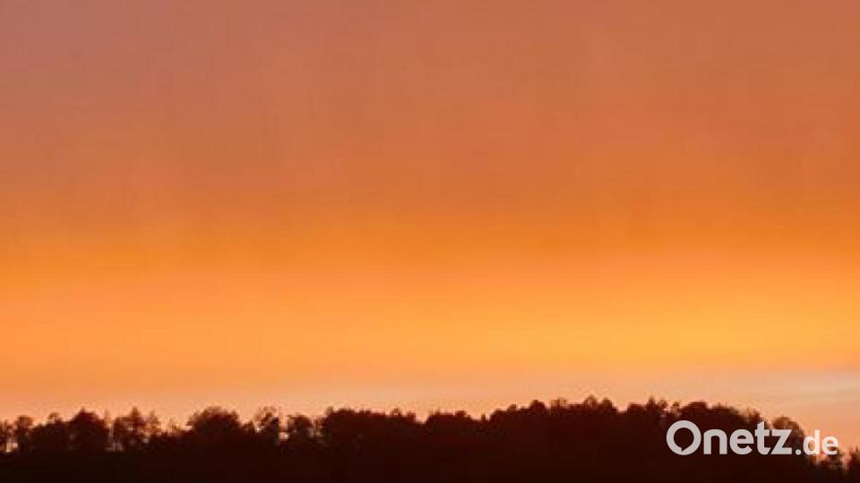 Unsere Leser haben uns Bilder von der Wetterschau am Donnerstagabend geschickt. Bild: Mel Anie